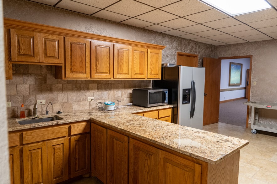 More Photos Of 125 W Missouri Ave, Midland Office For Lease