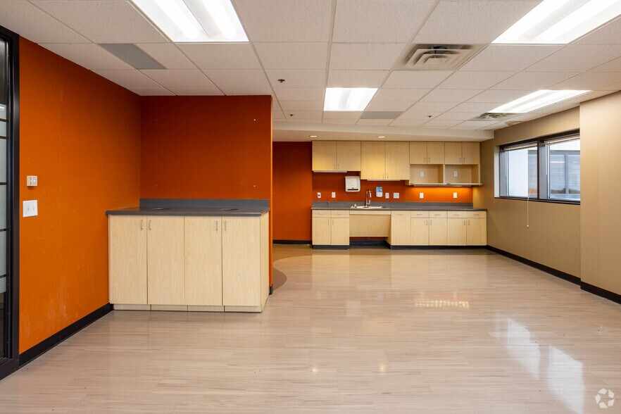 More Photos Of 435 Ford Rd, Saint Louis Park Office For Sale