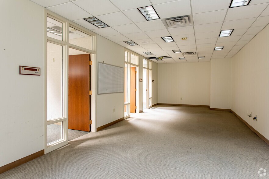 More Photos Of 1500 E Main St, Newark Office For Sale