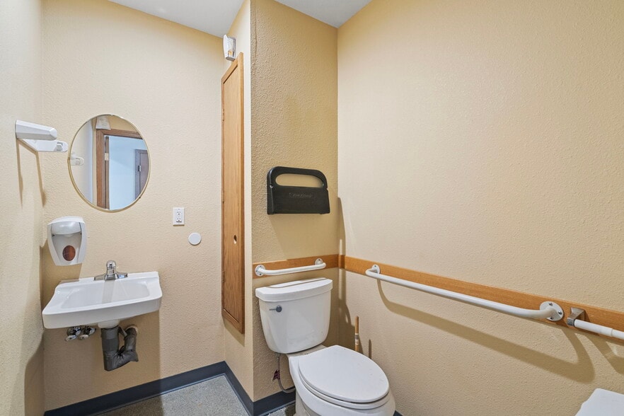 More Photos Of 101 E Main Ave, Morton Office For Sale