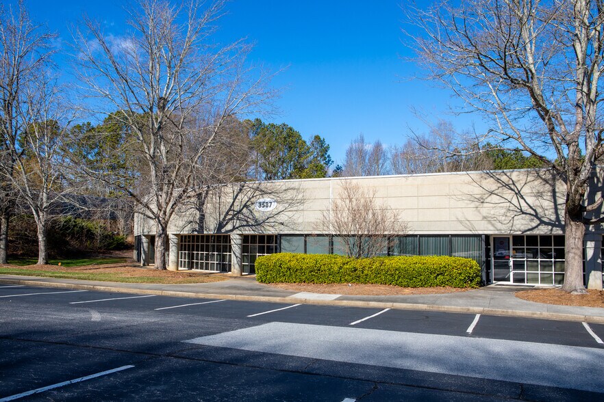 Primary Photo Of 3587 Parkway Ln, Peachtree Corners Light Distribution For Lease