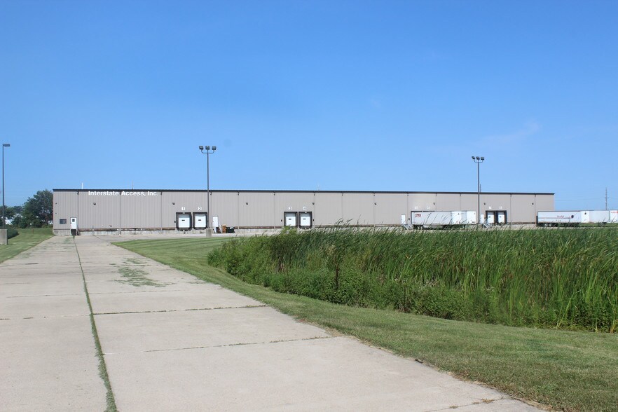 More Photos Of 715 East St, Grinnell Distribution For Lease