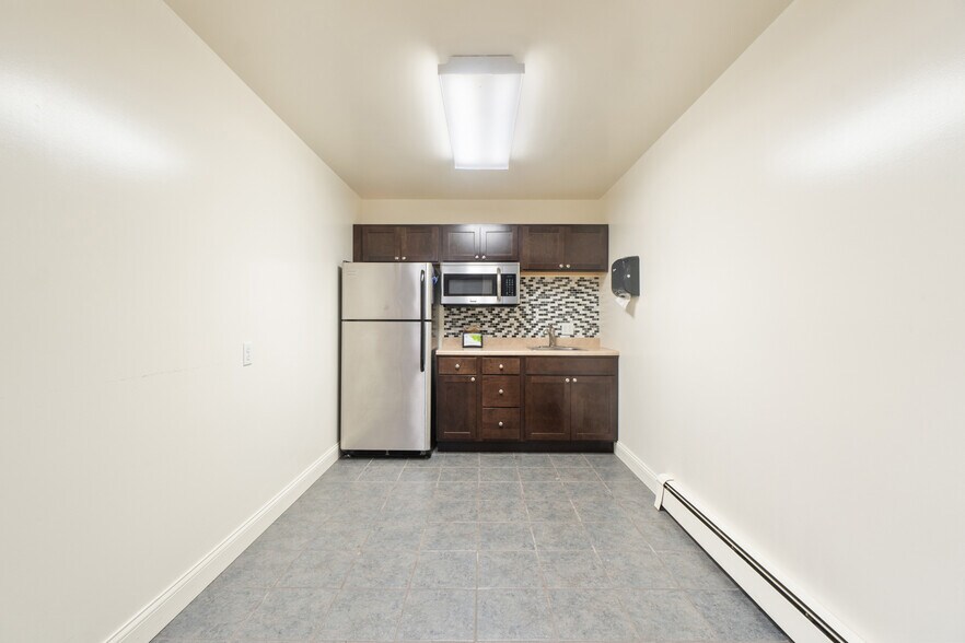 More Photos Of 132 W Pearl St, Jackson Storefront For Sale