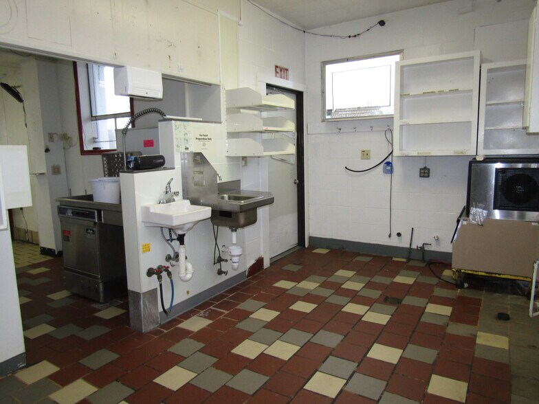 More Photos Of 1532 E Racine St, Janesville General Retail For Lease