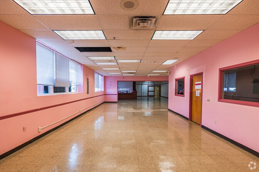 More Photos Of 951 S 13th St, Harrisburg Light Manufacturing For Sale