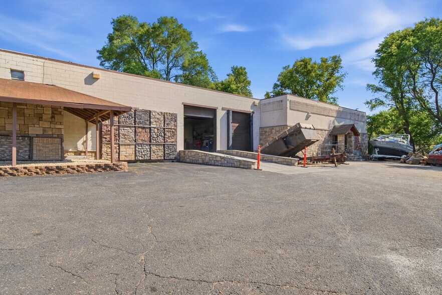 More Photos Of 15 SW Old Highway 8, New Brighton Manufacturing For Sale