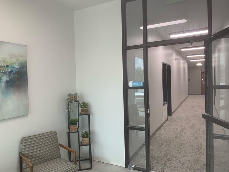 More Photos Of 1310 NW Vivion Rd, Kansas City Office For Lease