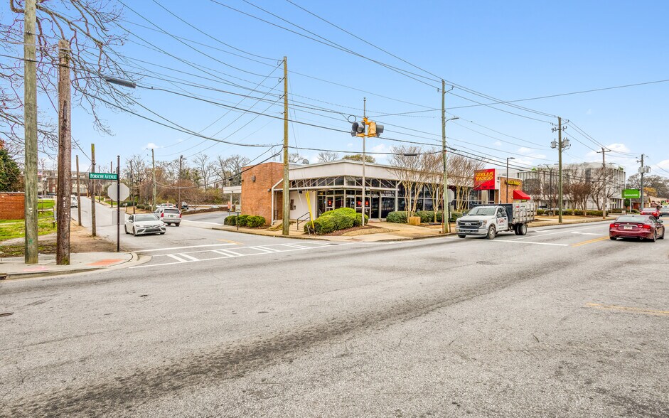 More Photos Of 590 S Central Ave, Hapeville Bank For Lease