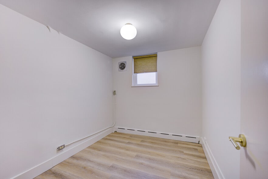 More Photos Of 8750 W 9 Mile Rd, Oak Park Office Residential For Lease