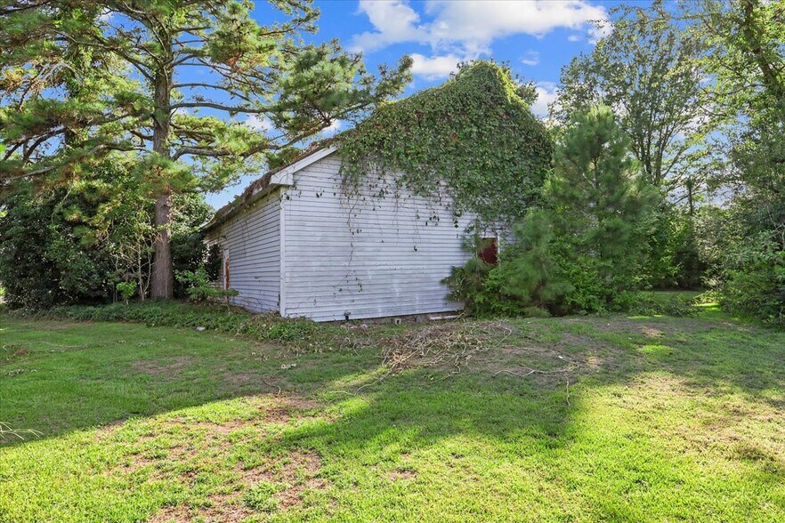 More Photos Of 6640 US Highway 70 W, La Grange Flex For Sale