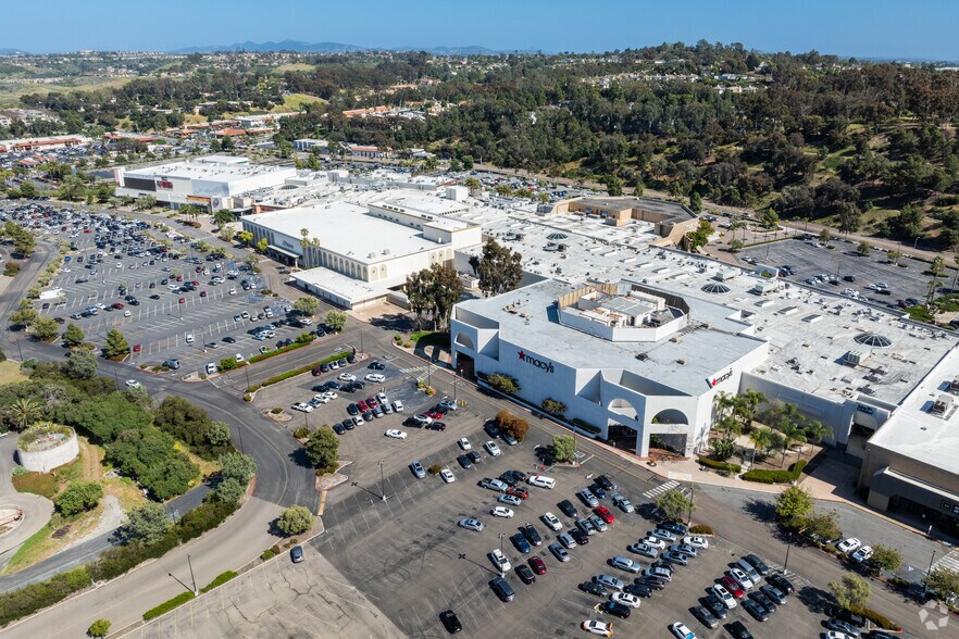 More Photos Of 2559 El Camino Real, Carlsbad Department Store For Sale