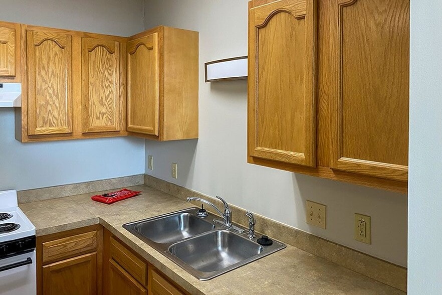 More Photos Of 600 W North St, Greenfield Apartments For Sale