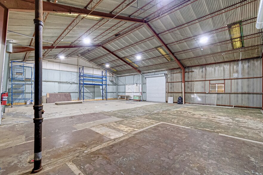 More Photos Of 1110 Central St, Houston Warehouse For Lease