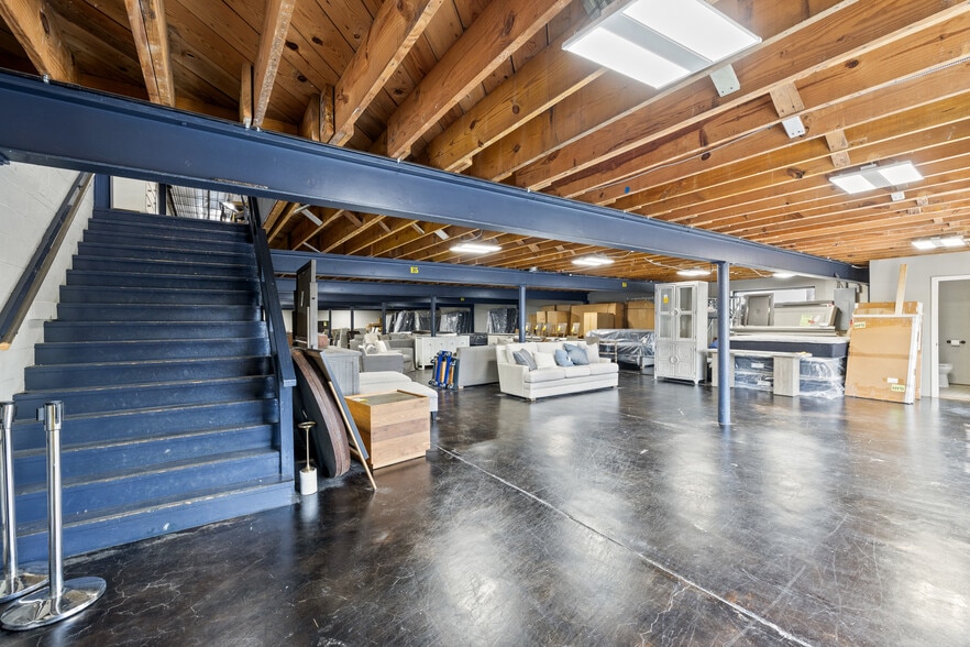 More Photos Of 764 E Seventh St, Lexington Warehouse For Sale