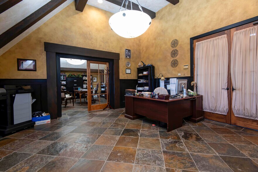 More Photos Of 1531 E Bradford Pky, Springfield Medical For Sale