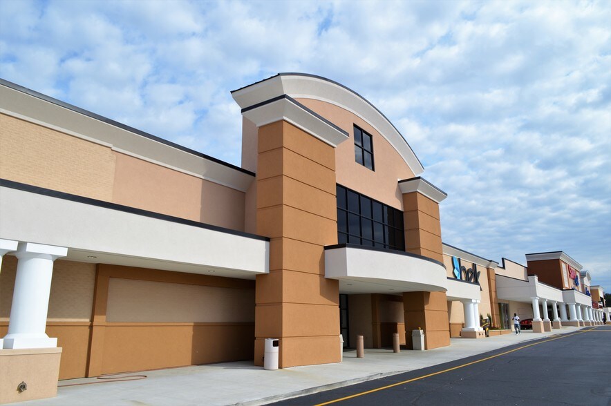 More Photos Of 1305 E Broad Ave, Rockingham Unknown For Lease