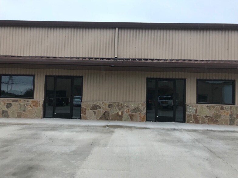 More Photos Of 22111 W State Highway 71, Spicewood Unknown For Lease