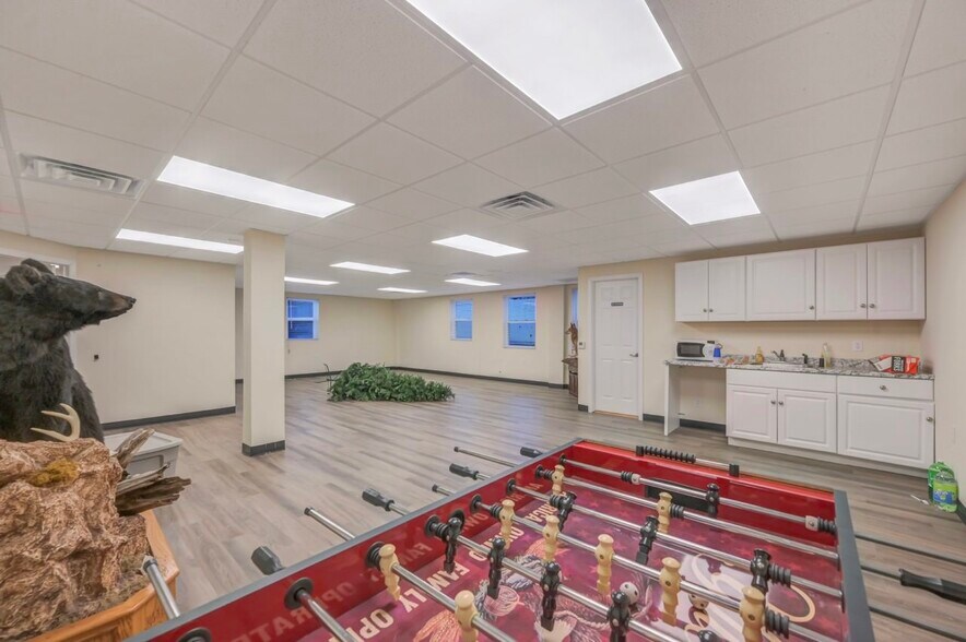 More Photos Of 116-120 Monahan Ave, Dunmore Flex For Lease