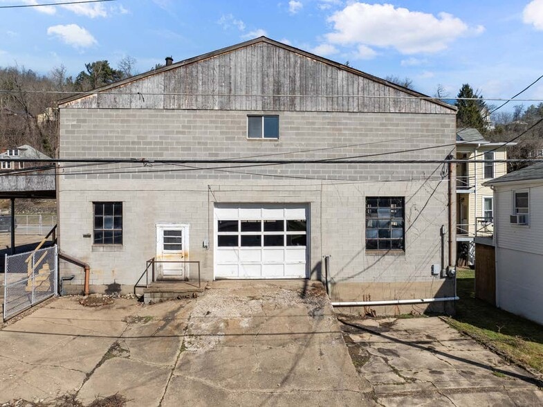 More Photos Of 512 National Rd, Wheeling Flex For Sale