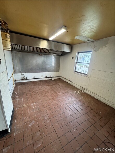 More Photos Of 2501 Pine Ave, Niagara Falls Storefront Retail Residential For Sale