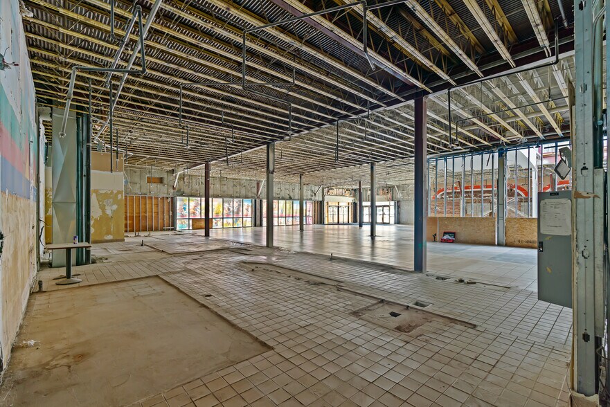 More Photos Of 301 E Yakima Ave, Yakima Office For Sale