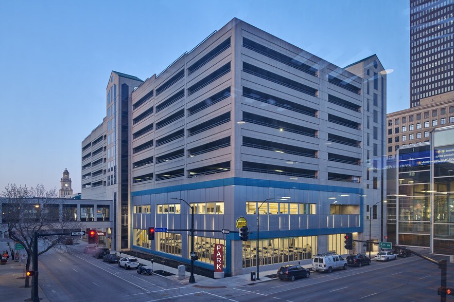 More Photos Of 500 Grand Ave, Des Moines Parking Garage For Lease