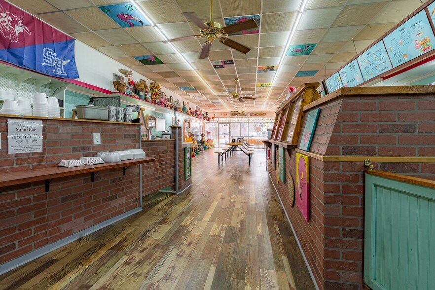 More Photos Of 105 N Main St, Hallettsville Restaurant For Sale