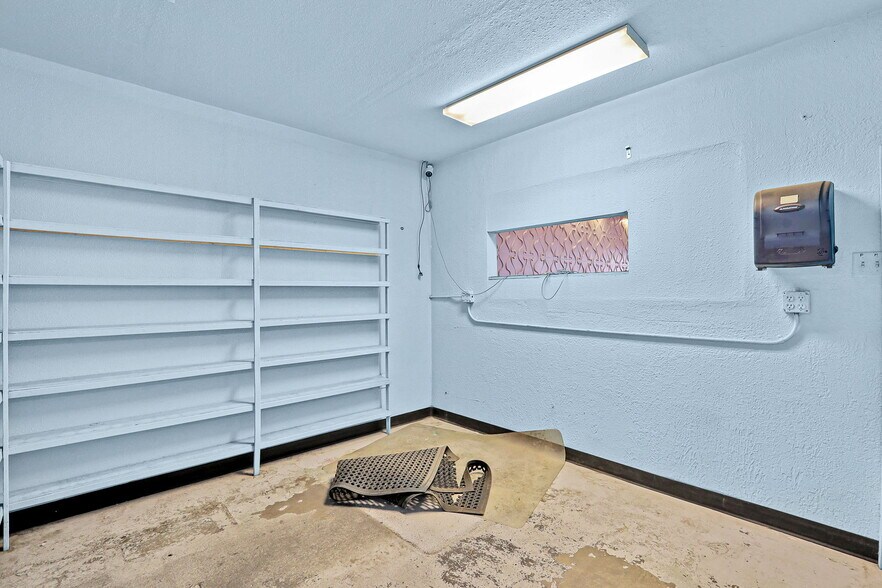 More Photos Of 9109 Dyer St, El Paso Storefront For Lease