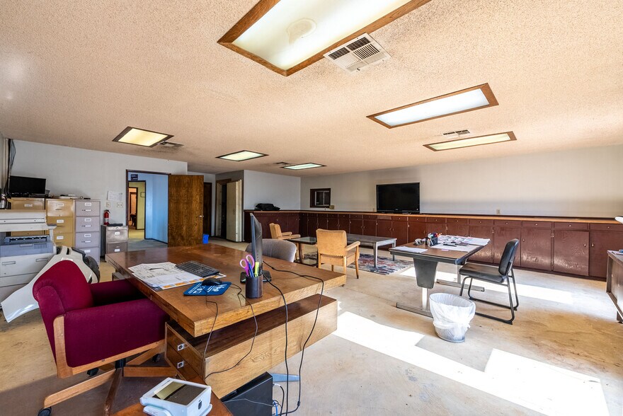 More Photos Of 397 E Evan Hewes Hwy, El Centro Auto Repair For Sale