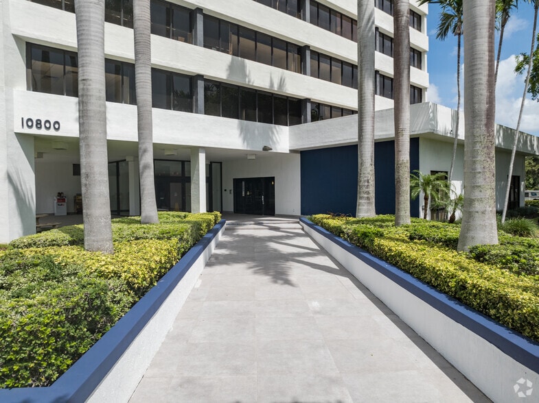More Photos Of 10800 Biscayne Blvd, Miami Office For Lease