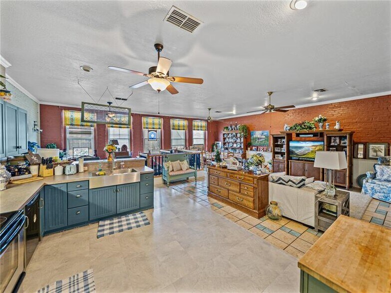 More Photos Of 135 S Central Ave, Bartow Storefront Retail Residential For Sale