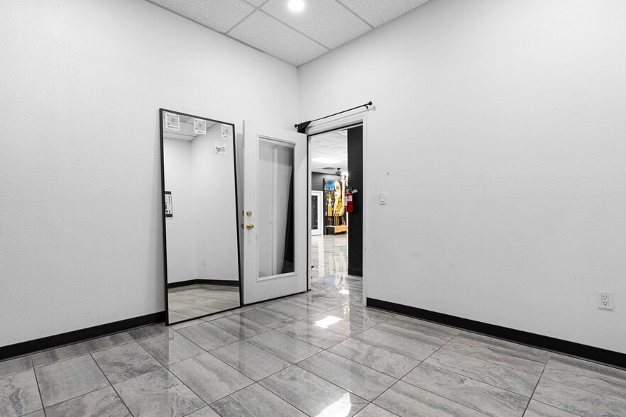 More Photos Of 4105 S Central Ave, Phoenix Freestanding For Sale