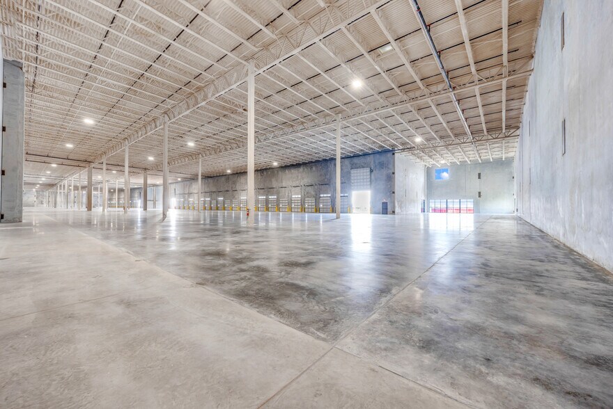 More Photos Of 14101 NW 112th Ave, Hialeah Gardens Warehouse For Lease
