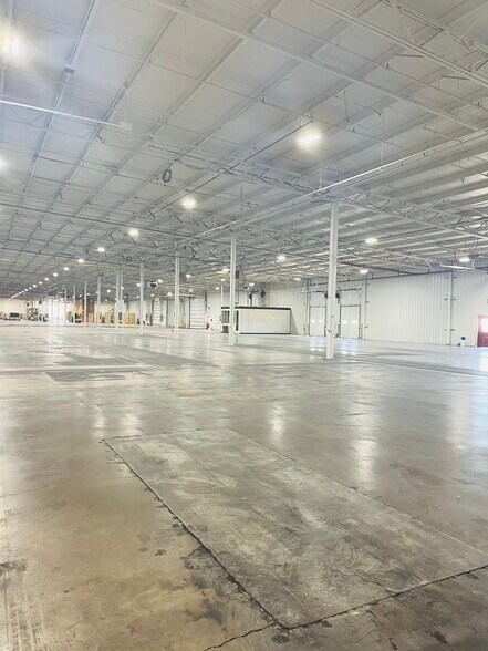 More Photos Of 500 S Division St, Waunakee Manufacturing For Lease