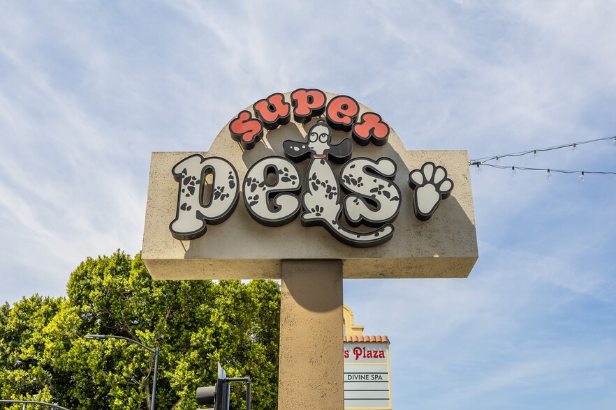 More Photos Of 9403 Las Tunas Dr, Temple City Freestanding For Sale