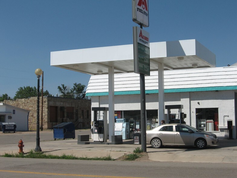 More Photos Of 925 Main St, Walsenburg Service Station For Sale