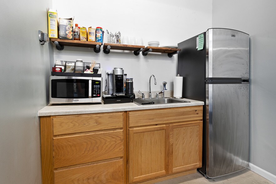 More Photos Of 2301 E Riverside Dr, Austin Unknown For Lease