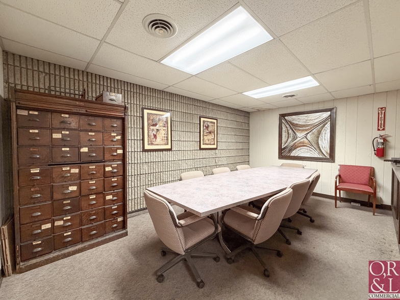More Photos Of 815 N Mountain Rd, Newington Manufacturing For Sale