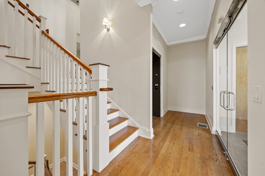 More Photos Of 76 Tokeneke Rd, Darien Office For Lease