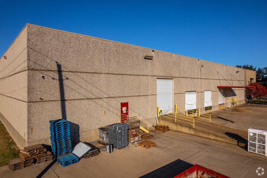 More Photos Of 8300-8310 Eastpoint Dr, Dallas Distribution For Lease
