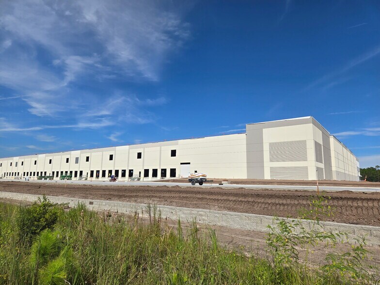 More Photos Of 5550 POW-MIA Memorial Pkwy, Jacksonville Distribution For Lease