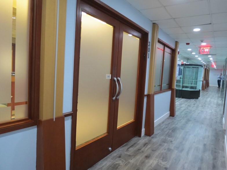 More Photos Of 2550 S Douglas Rd, Coral Gables Medical For Lease