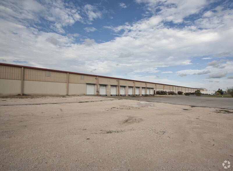 More Photos Of 2705 Quality Ln, Brownsville Warehouse For Lease