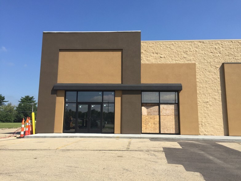 More Photos Of 2808-2900 S 25th St, Clinton Unknown For Lease