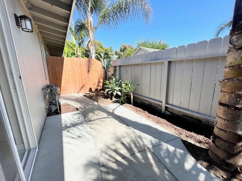 More Photos Of 921-937 Regal Rd, Encinitas Apartments For Sale