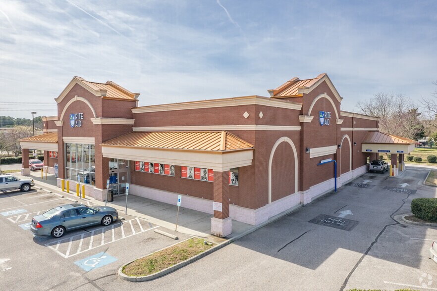 More Photos Of 2460 George Washington Memorial Hwy, Hayes Drugstore For Lease