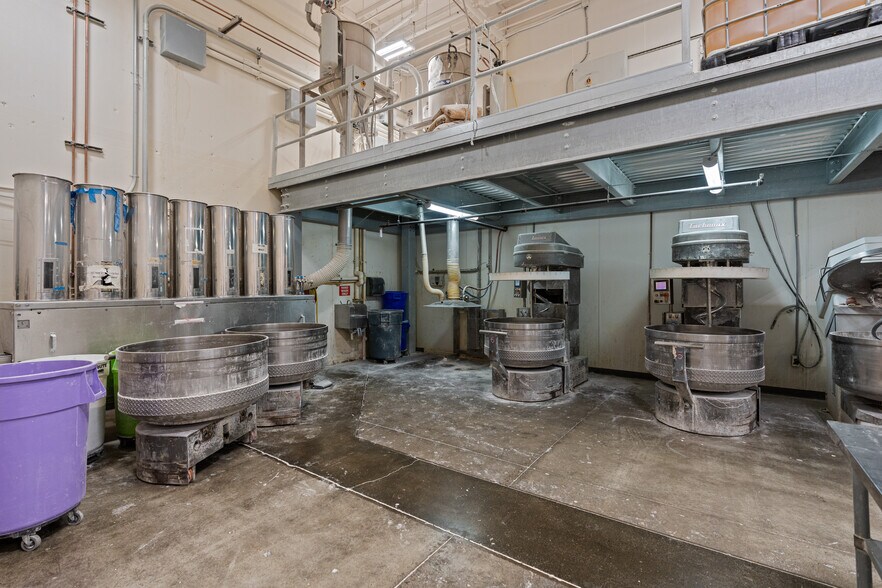 More Photos Of 2614-2616 Temple Heights Dr, Oceanside Warehouse For Sale