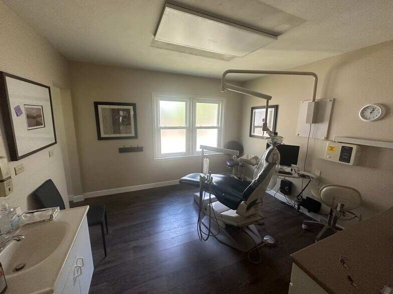 More Photos Of 2601 E 14th St, Des Moines Office For Sale