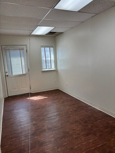 More Photos Of 8505 Delmar Blvd, University City Office For Lease