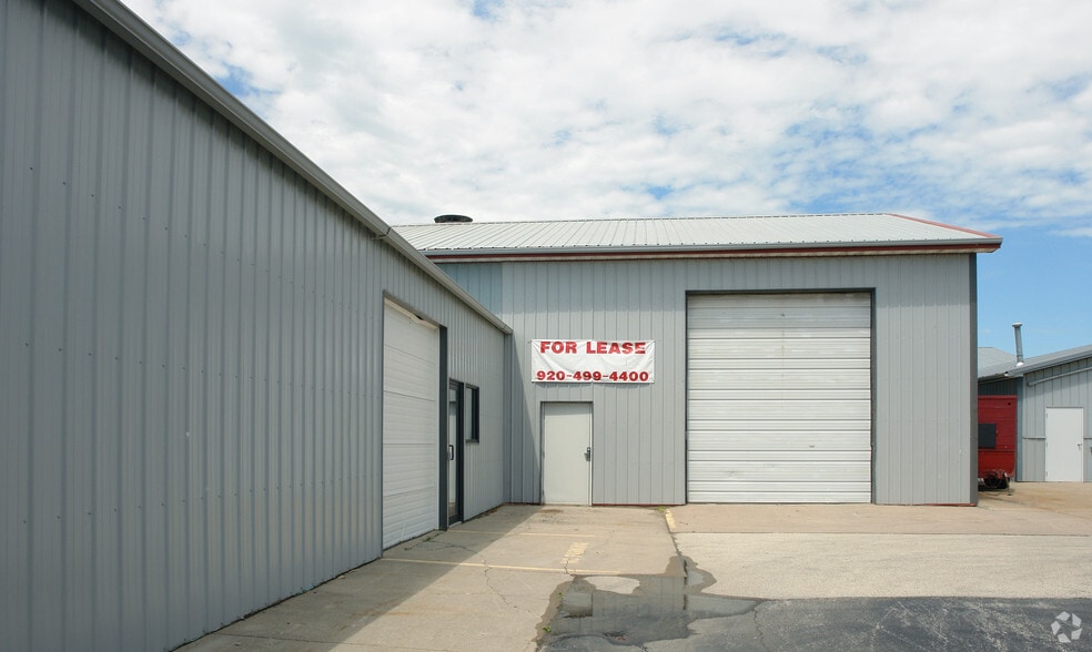 More Photos Of 2670 Packerland Dr, Green Bay Manufacturing For Lease